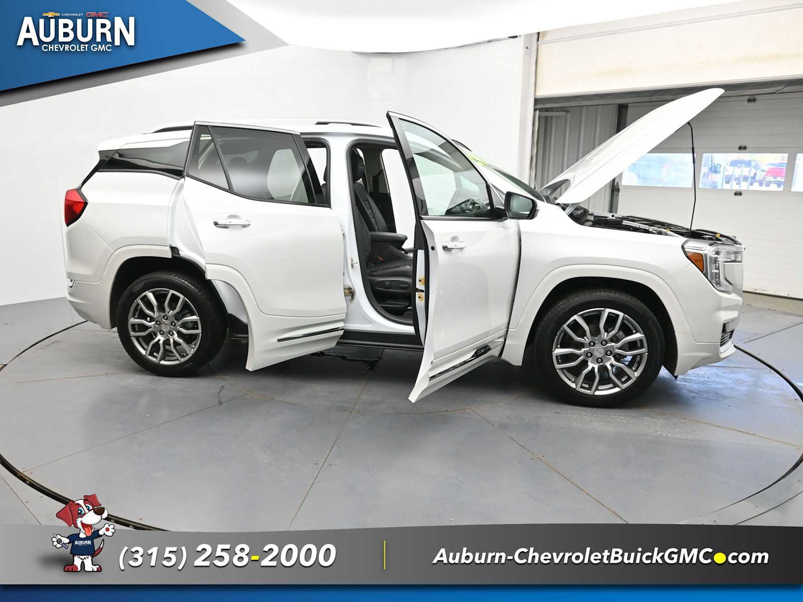 Used 2024 GMC Terrain Denali w/ Denali Premium Package AWD/4WD image 43