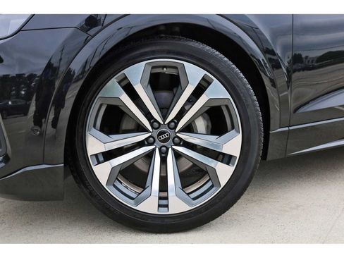 Used 2022 Audi Q8 Prestige w/ Prestige Package AWD/4WD image 31