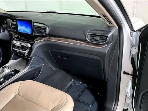 Used 2023 Ford Explorer Limited image 16