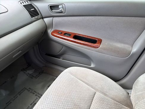 Used 2004 Toyota Camry XLE image 25