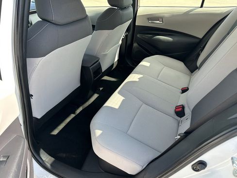 Used 2021 Toyota Corolla LE FWD image 9