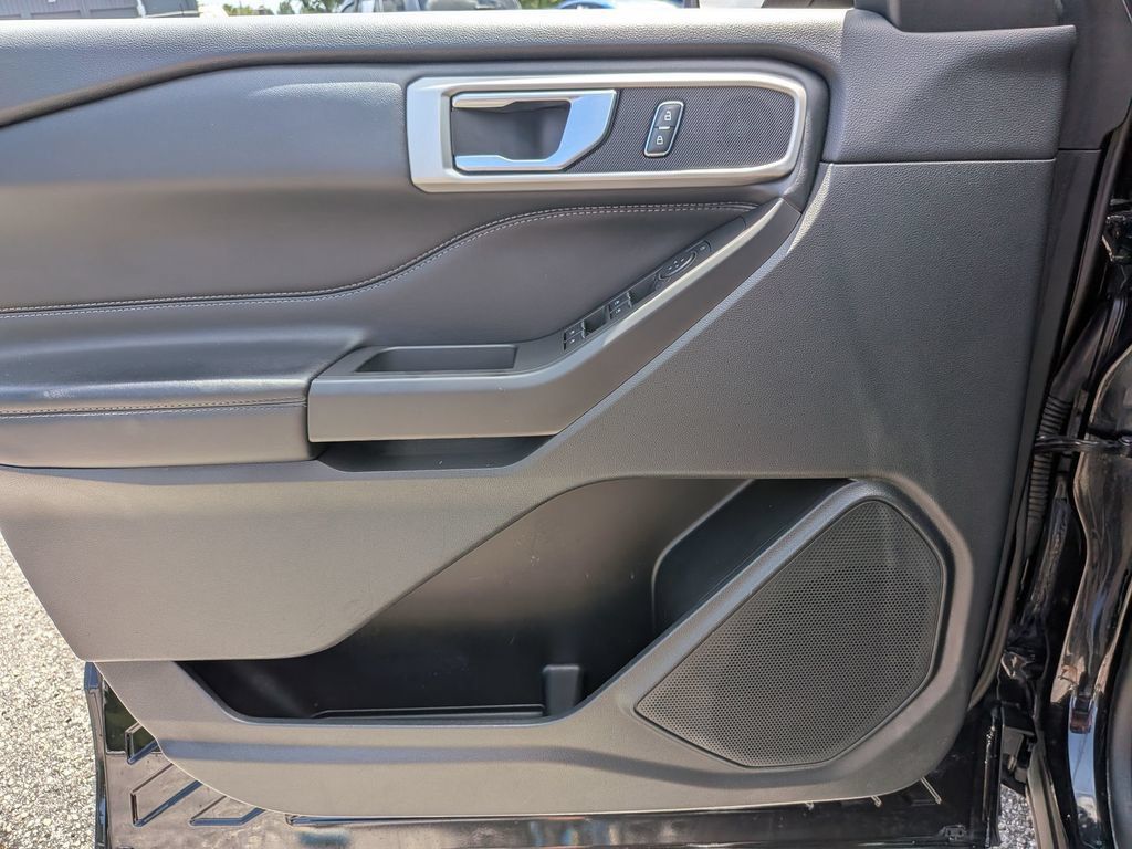 Used 2023 Ford Explorer XLT w/ Equipment Group 202A RWD image 34