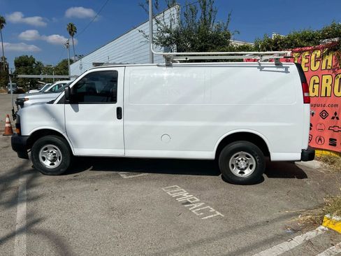 Used 2019 Chevrolet Express 2500 w/ Driver Convenience Package image 8