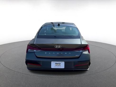 Used 2025 Hyundai Elantra Limited image 12