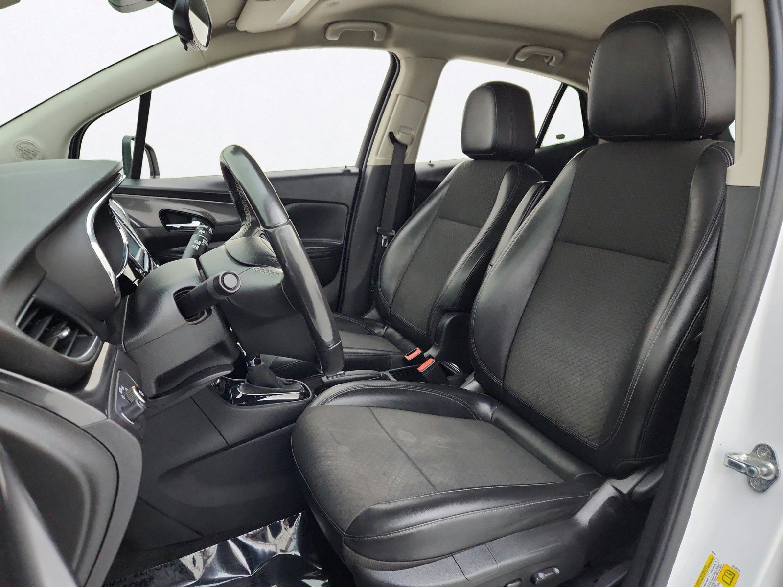 Used 2019 Buick Encore Preferred AWD/4WD image 17