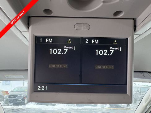 Used 2015 Chrysler Town & Country Touring-L w/ Driver Convenience Group image 7