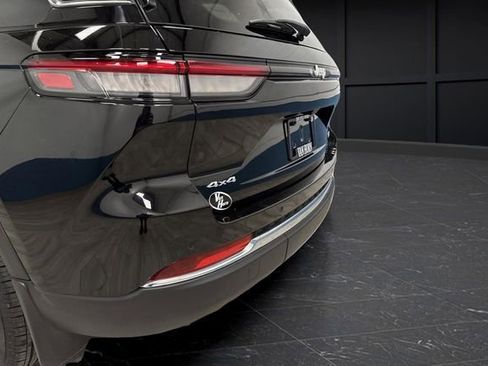 Used 2024 Jeep Grand Cherokee Limited w/ MOPAR Finishing Package image 36