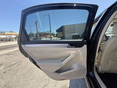 Used 2013 Volkswagen Passat 2.5 SE image 18