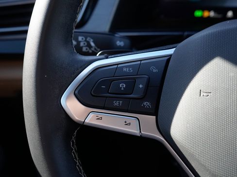 Used 2025 Volkswagen Atlas Cross Sport SE w/ Panoramic Sunroof Package image 19