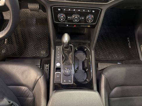 Used 2021 Volkswagen Atlas SEL Premium image 19