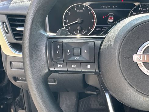 Used 2023 Nissan Rogue SV FWD image 25