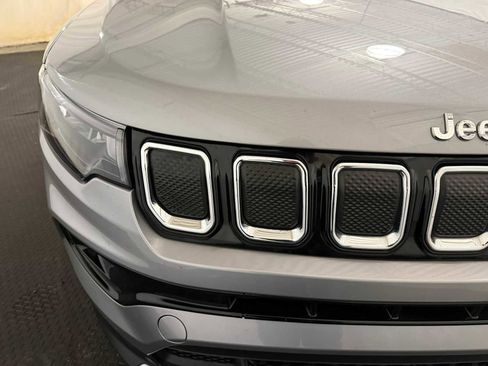 Certified 2022 Jeep Compass Limited image 4