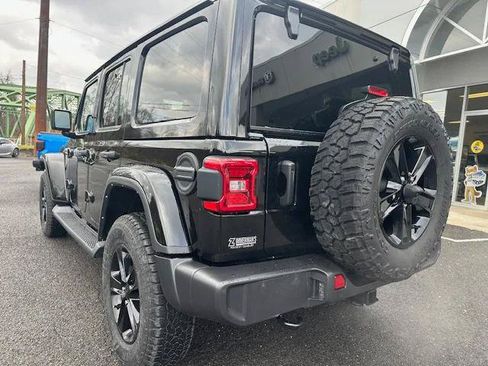 Certified 2022 Jeep Wrangler Unlimited Sahara AWD/4WD image 8