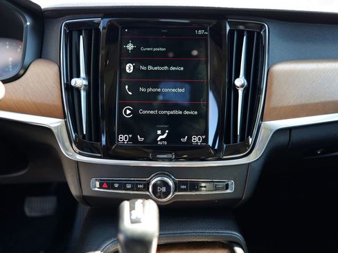 Used 2021 Volvo S90 T6 Momentum image 24