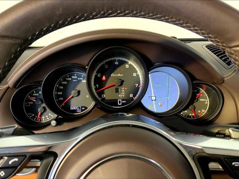 Used 2015 Porsche Cayenne Turbo image 29