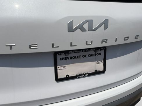 Used 2023 Kia Telluride EX w/ EX Captain's Chair Package AWD/4WD image 8