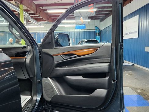 Used 2020 Cadillac Escalade Luxury image 11