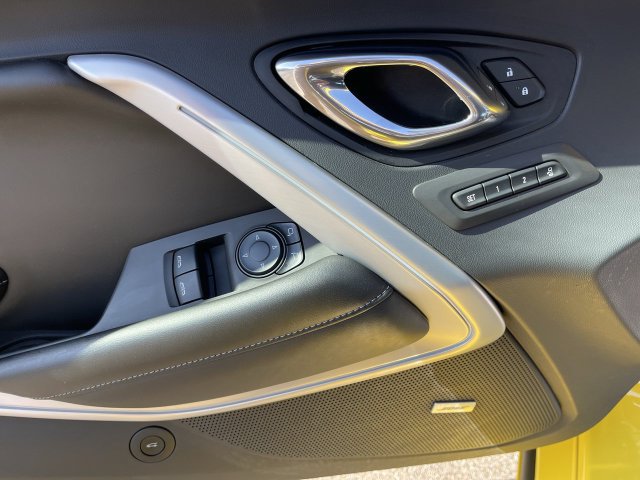 Used 2017 Chevrolet Camaro LT RWD image 13