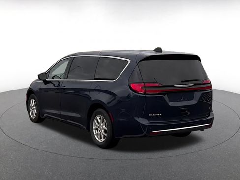 Used 2025 Chrysler Pacifica Select FWD image 10
