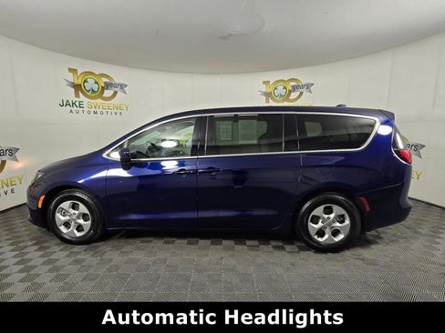 Used 2017 Chrysler Pacifica LX w/ Tire & Wheel Group image 4