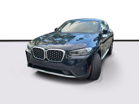 Used 2024 BMW X4 xDrive30i AWD/4WD image 3