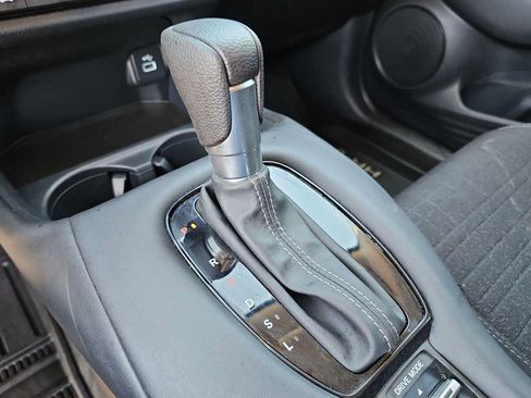 Used 2025 Honda HR-V LX image 21