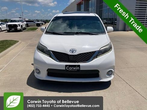 Used 2015 Toyota Sienna SE w/ SE Preferred Package FWD image 9