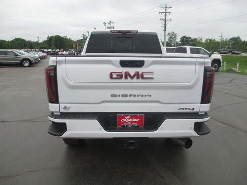 Used 2025 GMC Sierra 2500 AT4 w/ AT4 Premium Plus Package AWD/4WD image 7