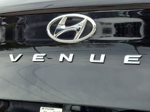 Certified 2025 Hyundai Venue SEL FWD image 32