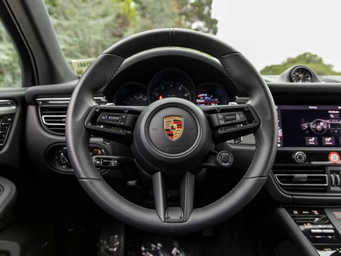 Certified 2026 Porsche Macan AWD/4WD image 30