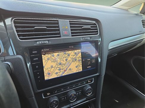 Used 2018 Volkswagen e-Golf SEL Premium image 16