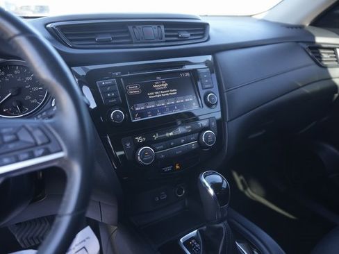 Used 2018 Nissan Rogue SV image 25
