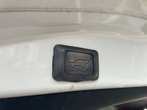 Used 2014 Toyota RAV4 Limited AWD/4WD image 18