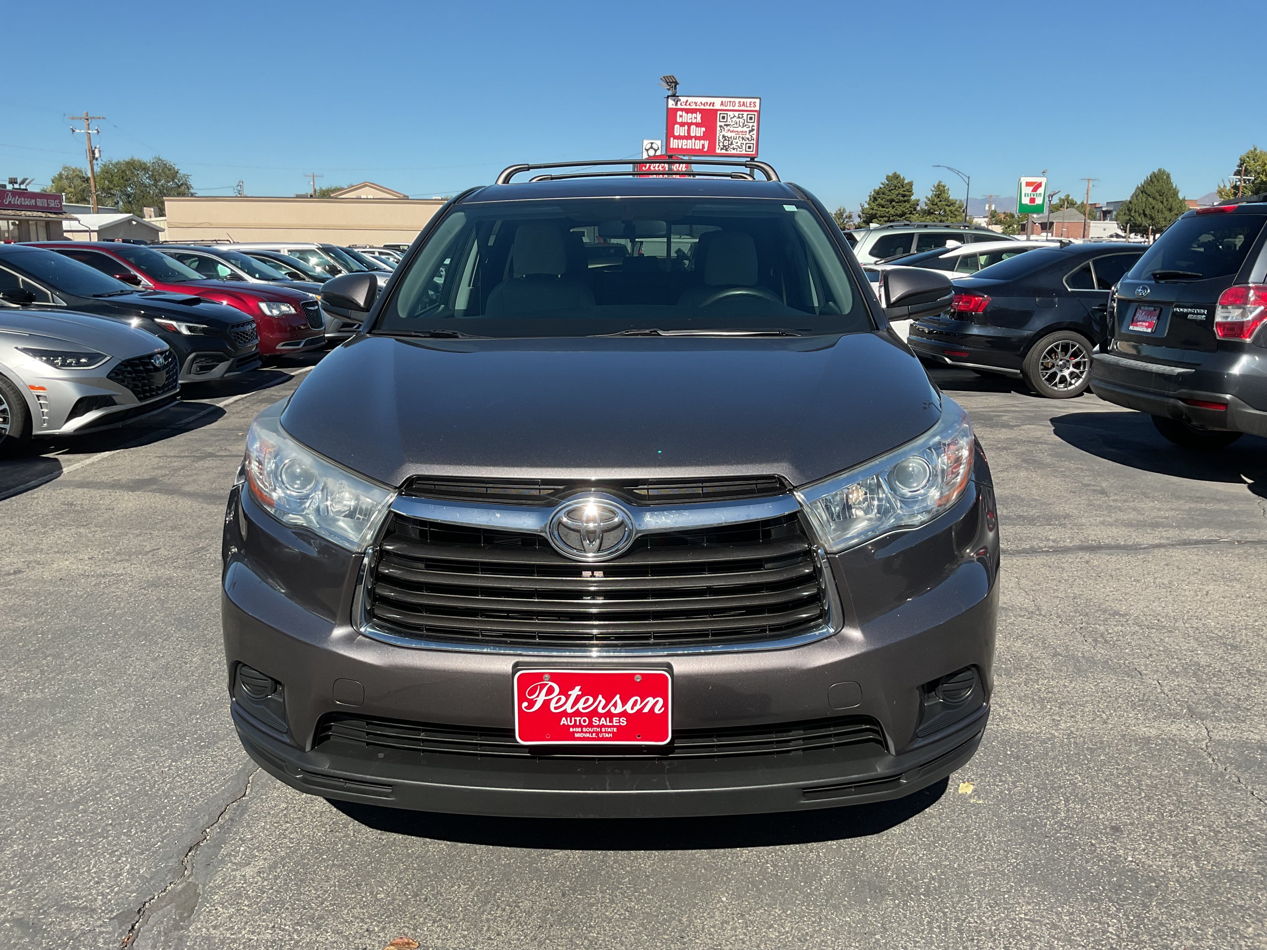 Used 2016 Toyota Highlander LE AWD/4WD image 3