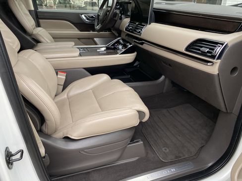 Used 2024 Lincoln Navigator L Reserve image 7