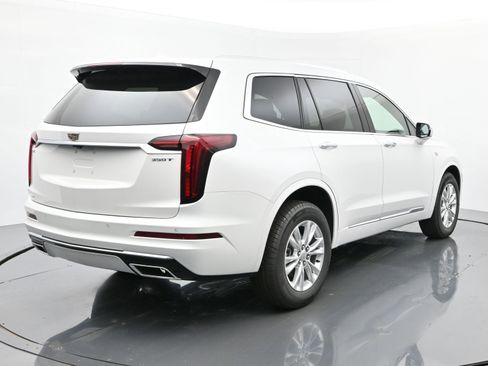 New 2025 Cadillac XT6 Luxury image 5
