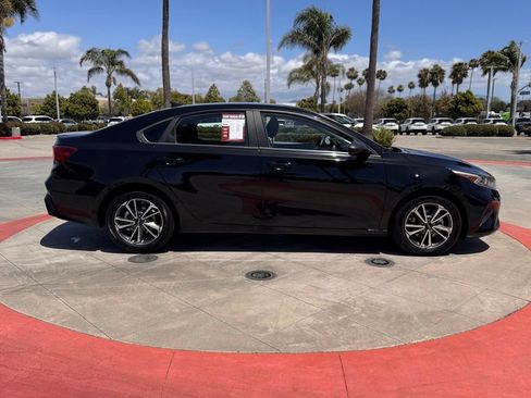 Used 2023 Kia Forte LXS FWD image 9