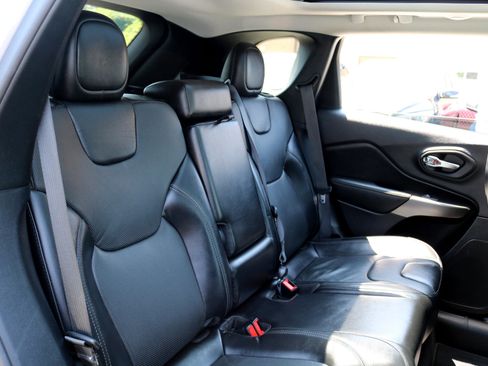 Used 2020 Jeep Cherokee Limited image 50