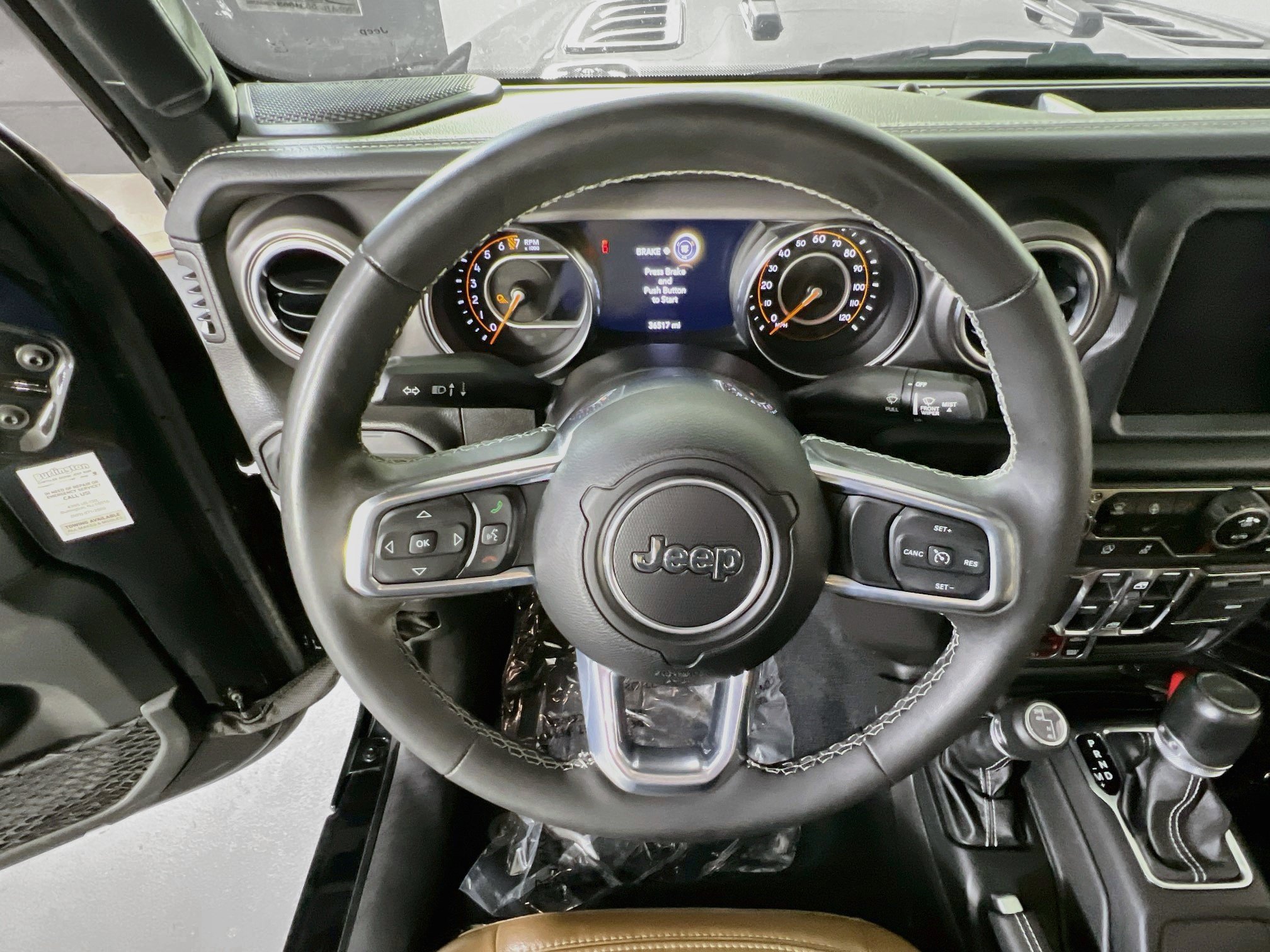 Used 2023 Jeep Gladiator Rubicon w/ LED Lighting Group AWD/4WD image 11