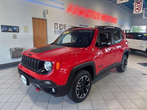 Used 2023 Jeep Renegade Trailhawk w/ Trailhawk Elite Group AWD/4WD image 7