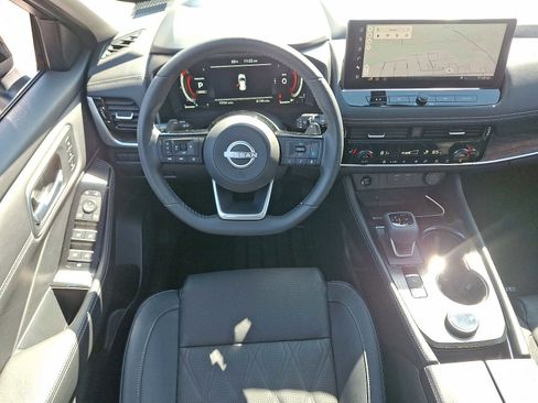 Used 2024 Nissan Rogue Platinum image 12