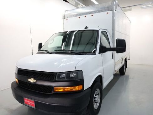 Used 2022 Chevrolet Express 3500 w/ Driver Convenience Package RWD image 30
