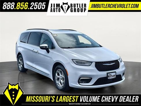 Used 2023 Chrysler Pacifica Limited image 10