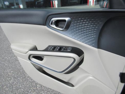 Used 2020 Kia Soul EX image 27