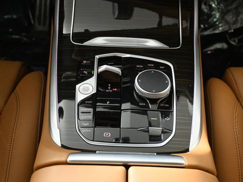 Certified 2023 BMW X7 xDrive40i w/ M Sport Package image 25