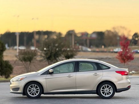 Used 2017 Ford Focus SE w/ Cold Weather Package image 8