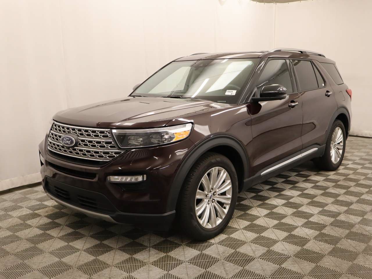 Used 2022 Ford Explorer Limited w/ Limited Technology Package RWD image 1