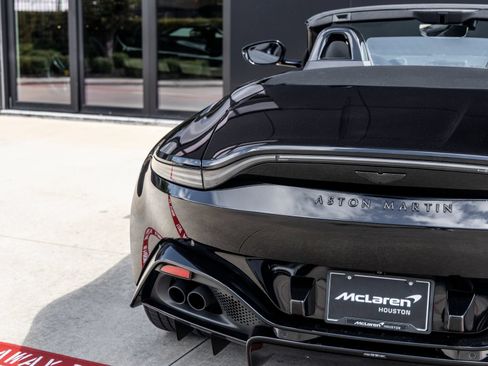 Used 2022 Aston Martin V8 Vantage Roadster RWD image 12