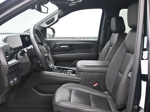 Used 2025 Chevrolet Suburban Z71 AWD/4WD image 6