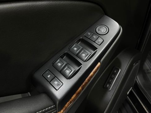 Used 2018 Chevrolet Tahoe Premier image 16